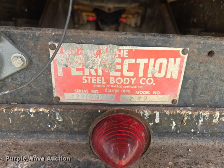 image for item DR3885 1970 Ford F750 dump truck