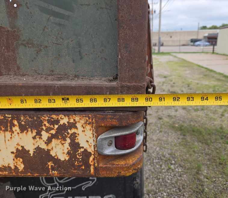 image for item DR3885 1970 Ford F750 dump truck