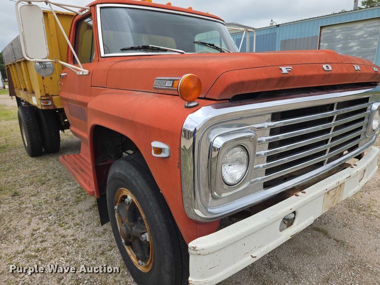 image for item DR3885 1970 Ford F750 dump truck