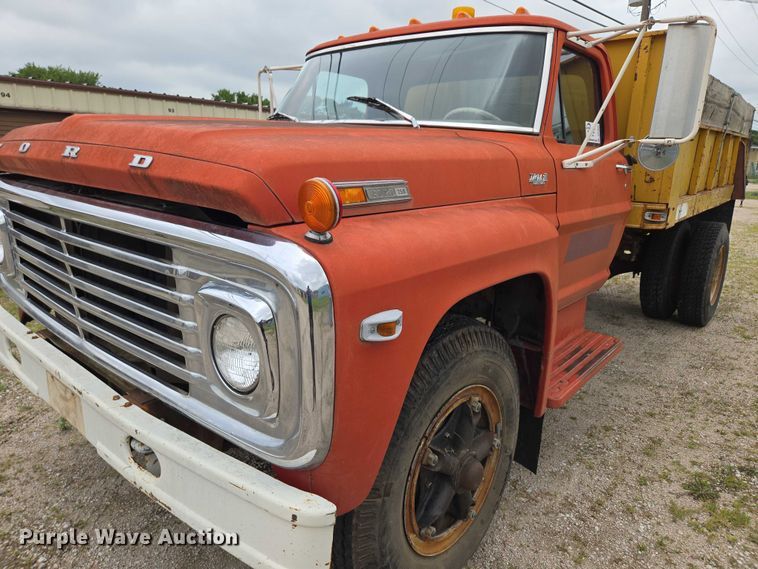 image for item DR3885 1970 Ford F750 dump truck