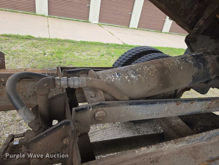 image for item DR3885 1970 Ford F750 dump truck