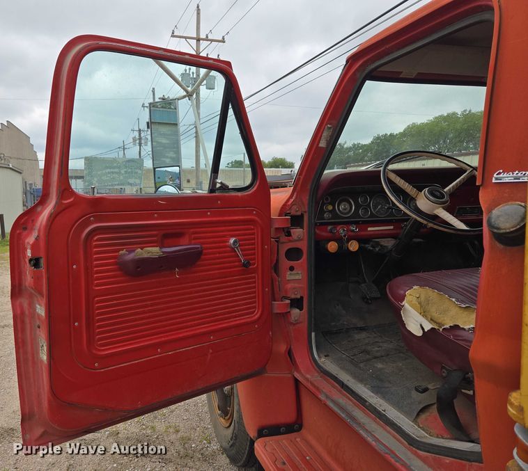 image for item DR3885 1970 Ford F750 dump truck