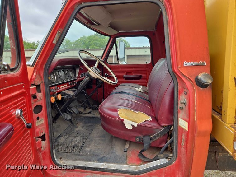 image for item DR3885 1970 Ford F750 dump truck