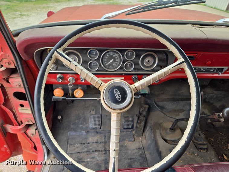 image for item DR3885 1970 Ford F750 dump truck