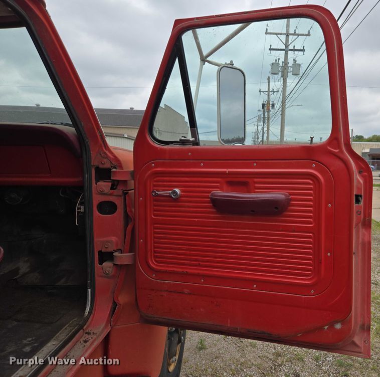 image for item DR3885 1970 Ford F750 dump truck