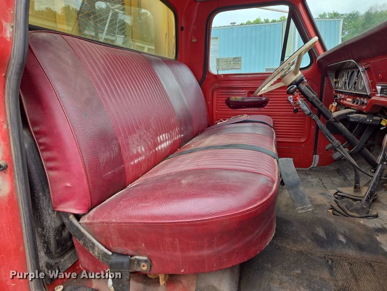 image for item DR3885 1970 Ford F750 dump truck