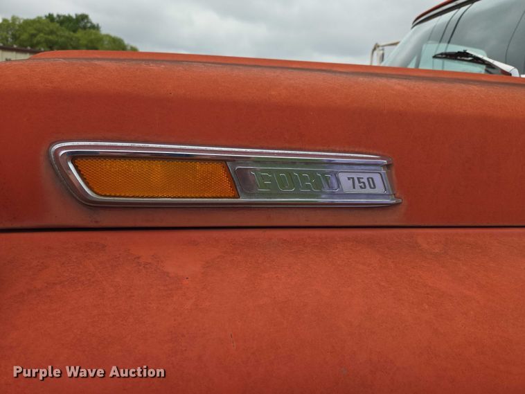 image for item DR3885 1970 Ford F750 dump truck