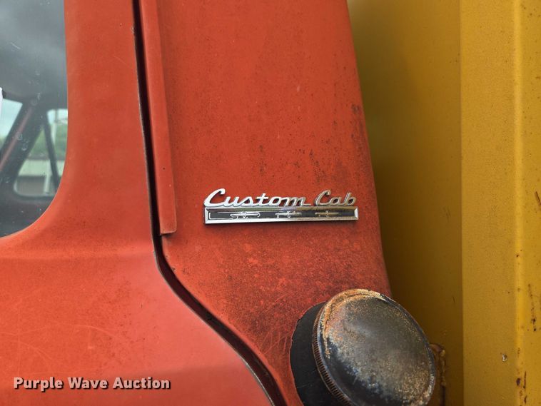 image for item DR3885 1970 Ford F750 dump truck