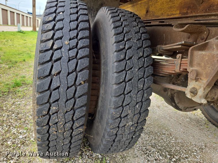 image for item DR3885 1970 Ford F750 dump truck