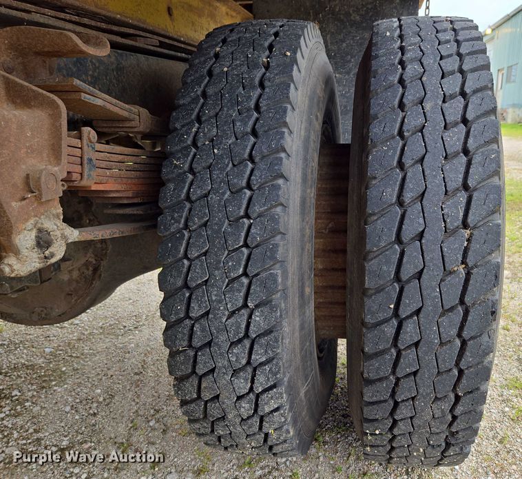 image for item DR3885 1970 Ford F750 dump truck