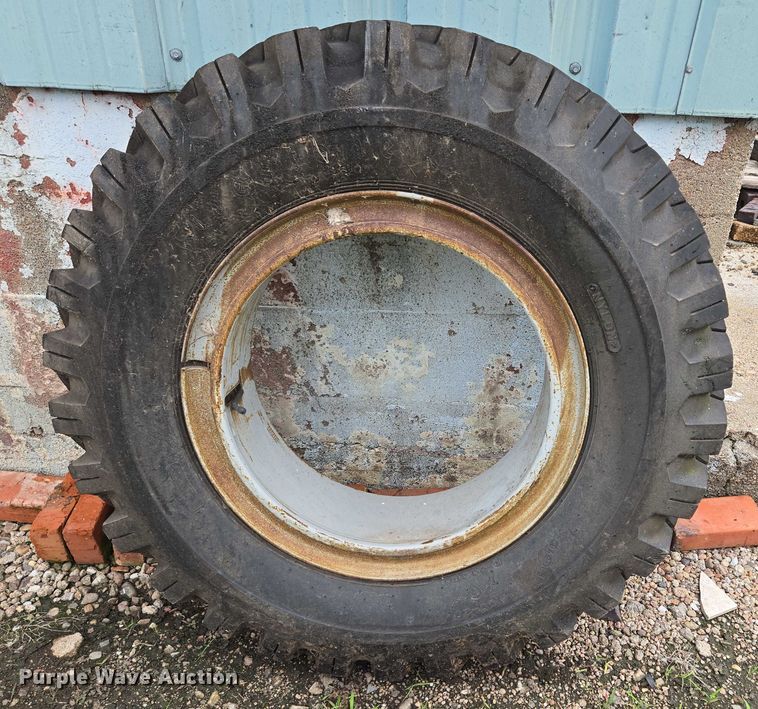 image for item DR3885 1970 Ford F750 dump truck