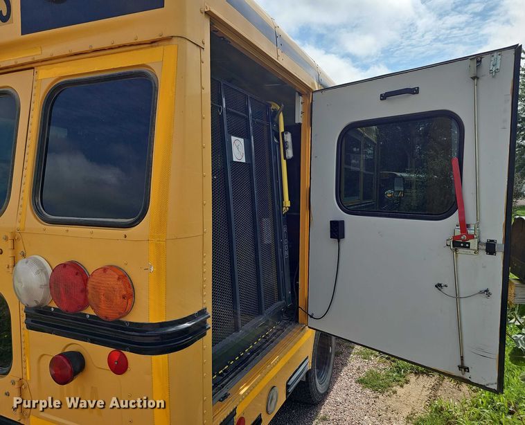 image for item DR3914 2009 Chevrolet Express school bus