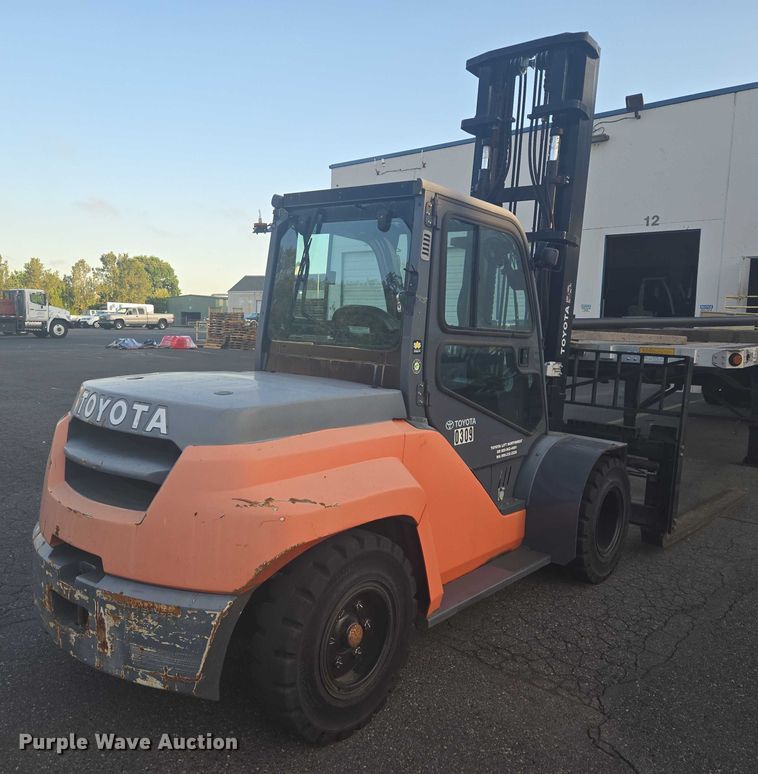 image for item DT7245 2015 Toyota 8FD80U forklift