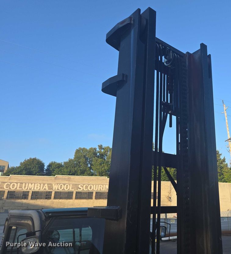 image for item DT7245 2015 Toyota 8FD80U forklift