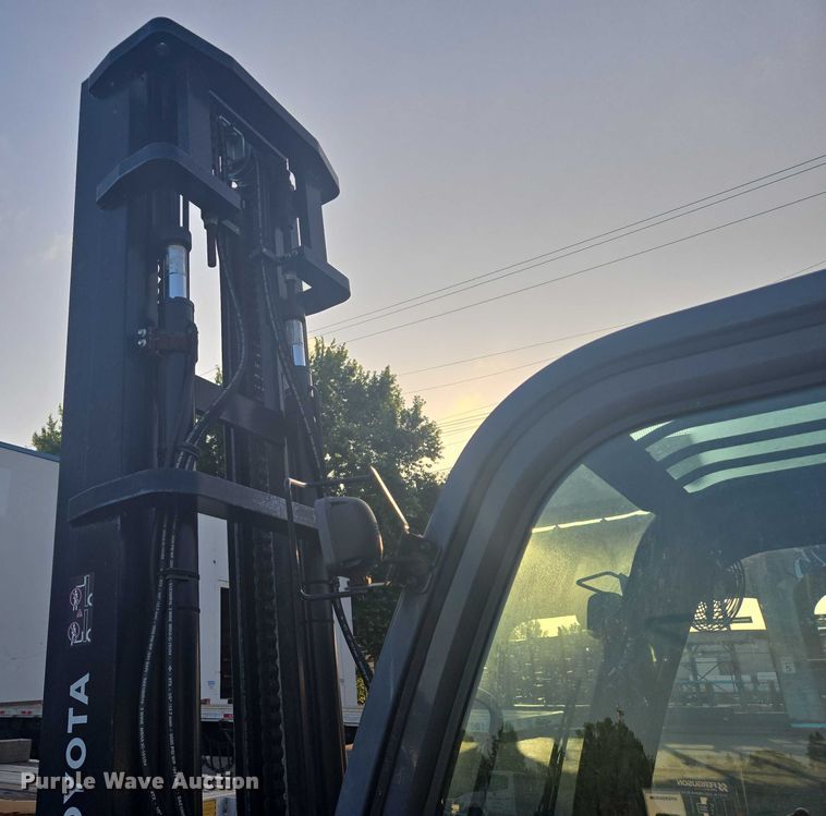 image for item DT7245 2015 Toyota 8FD80U forklift