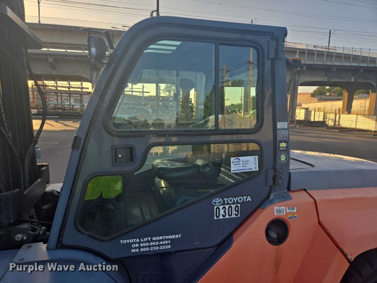 image for item DT7245 2015 Toyota 8FD80U forklift