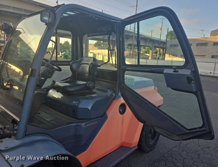 image for item DT7245 2015 Toyota 8FD80U forklift