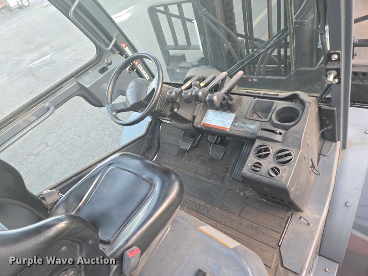 image for item DT7245 2015 Toyota 8FD80U forklift