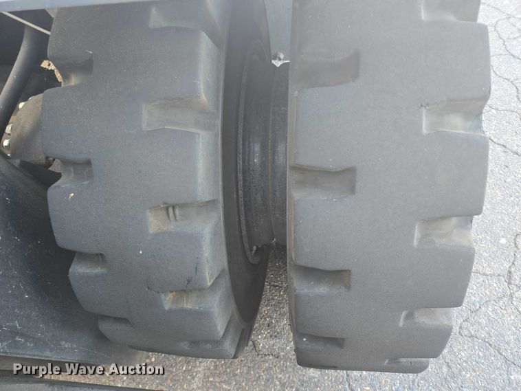 image for item DT7245 2015 Toyota 8FD80U forklift