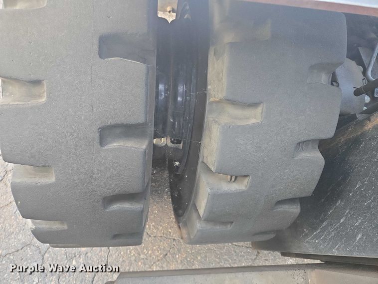 image for item DT7245 2015 Toyota 8FD80U forklift