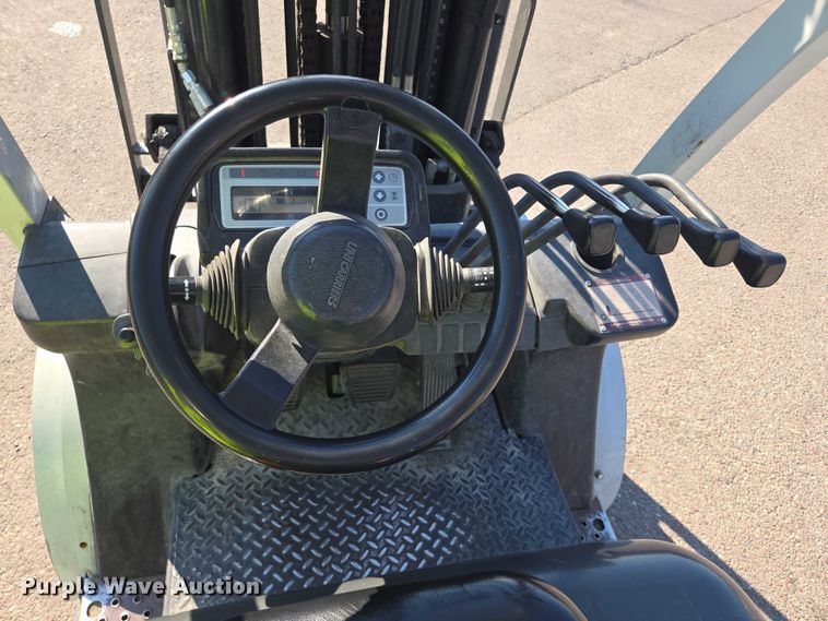 image for item DT7249 2015 UniCarriers PF70 forklift