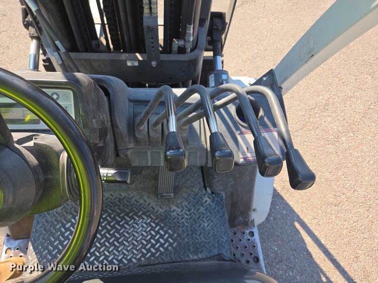 image for item DT7249 2015 UniCarriers PF70 forklift