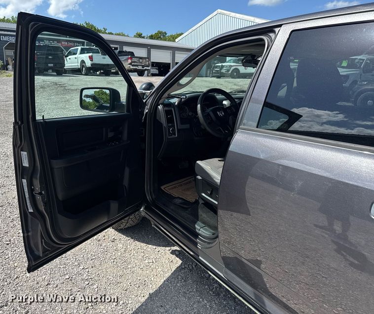 image for item DU9945 2016 Dodge Ram 1500  Crew Cab pickup truck