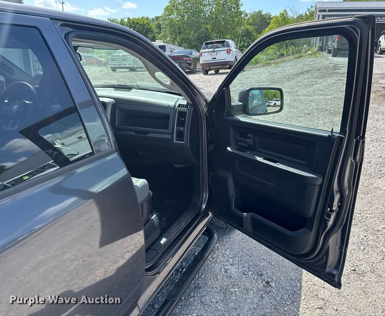 image for item DU9945 2016 Dodge Ram 1500  Crew Cab pickup truck