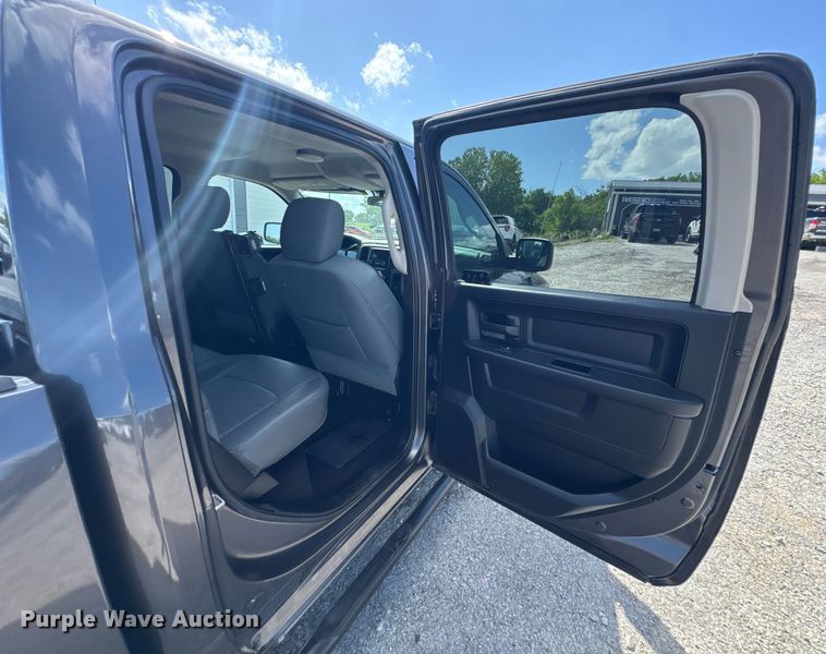 image for item DU9945 2016 Dodge Ram 1500  Crew Cab pickup truck