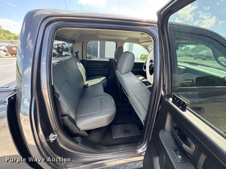 image for item DU9945 2016 Dodge Ram 1500  Crew Cab pickup truck