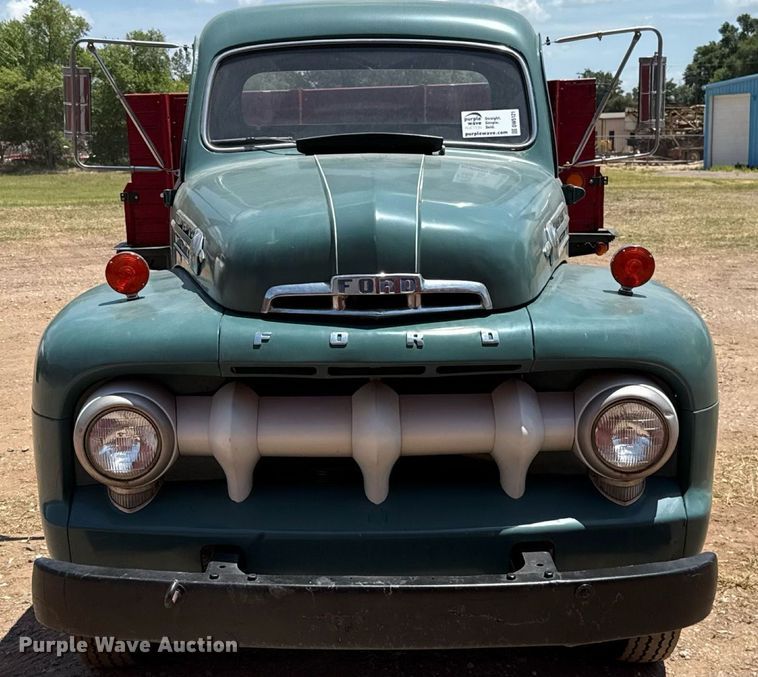 image for item DW5121 1952 Ford F40 dump flatbed truck