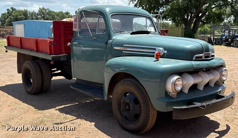 image for item DW5121 1952 Ford F40 dump flatbed truck