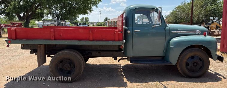 image for item DW5121 1952 Ford F40 dump flatbed truck