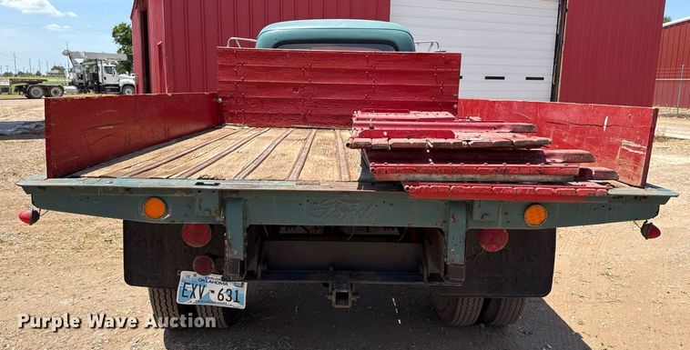 image for item DW5121 1952 Ford F40 dump flatbed truck