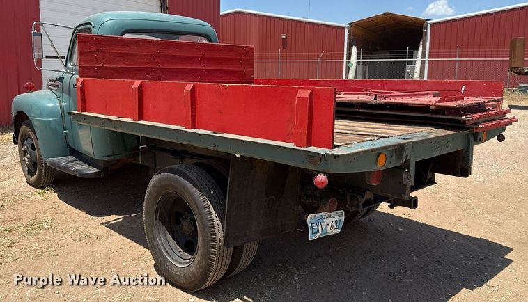 image for item DW5121 1952 Ford F40 dump flatbed truck