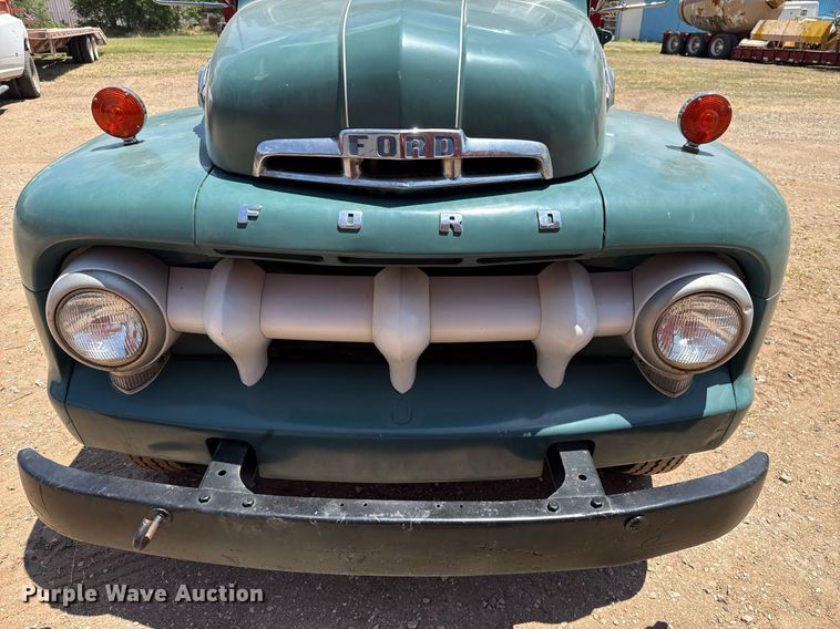 image for item DW5121 1952 Ford F40 dump flatbed truck