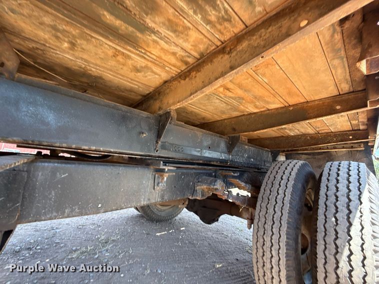 image for item DW5121 1952 Ford F40 dump flatbed truck