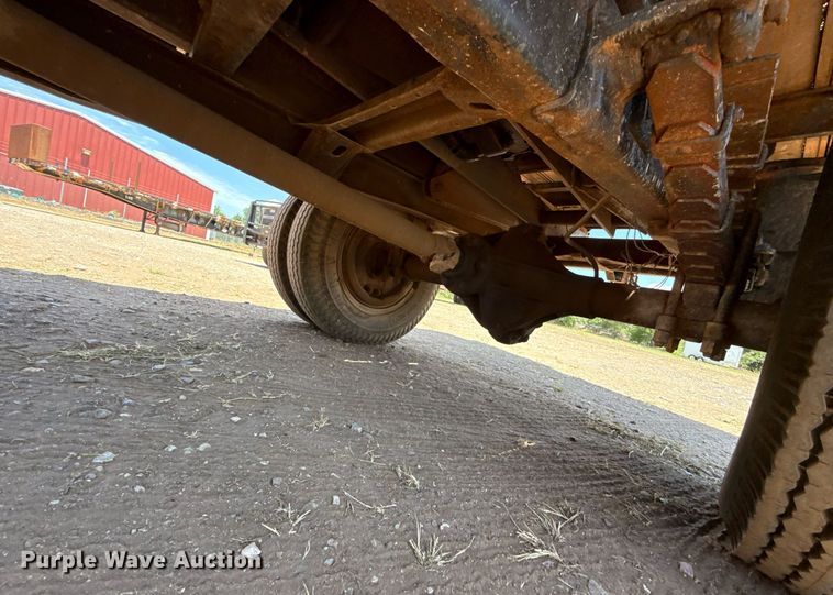 image for item DW5121 1952 Ford F40 dump flatbed truck