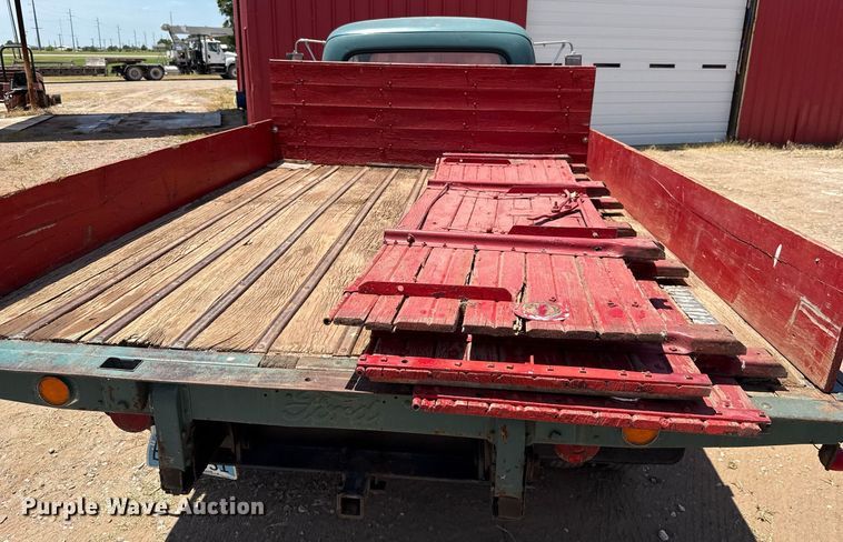 image for item DW5121 1952 Ford F40 dump flatbed truck