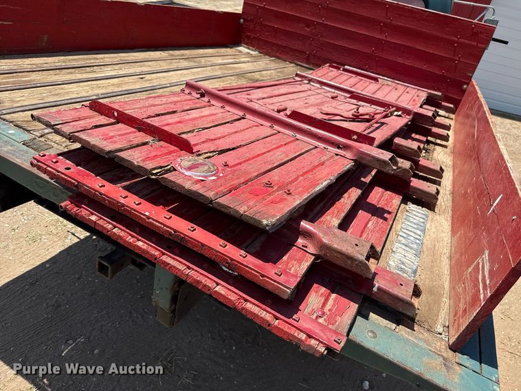 image for item DW5121 1952 Ford F40 dump flatbed truck