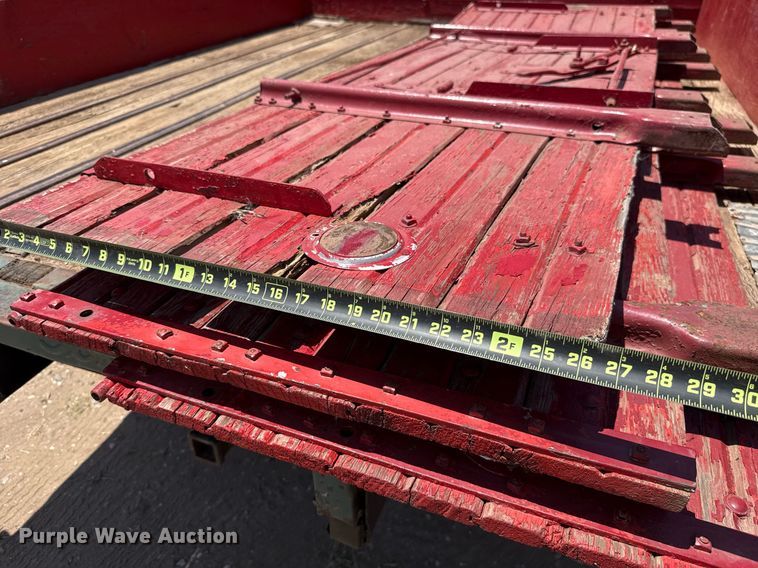 image for item DW5121 1952 Ford F40 dump flatbed truck