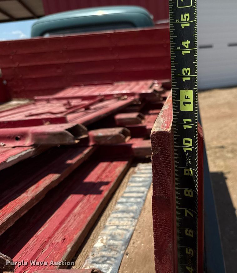 image for item DW5121 1952 Ford F40 dump flatbed truck