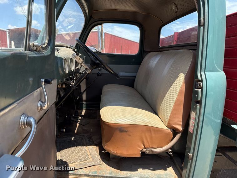 image for item DW5121 1952 Ford F40 dump flatbed truck