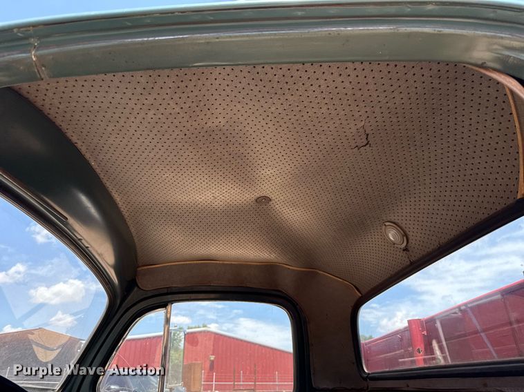 image for item DW5121 1952 Ford F40 dump flatbed truck