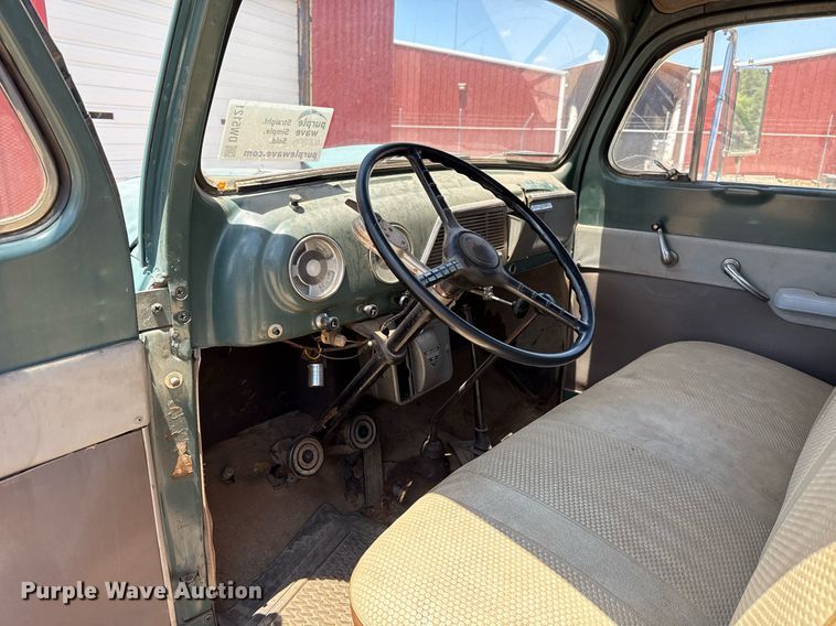 image for item DW5121 1952 Ford F40 dump flatbed truck