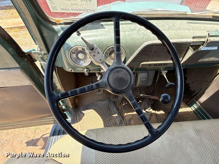 image for item DW5121 1952 Ford F40 dump flatbed truck