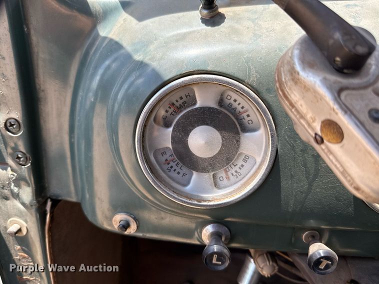 image for item DW5121 1952 Ford F40 dump flatbed truck