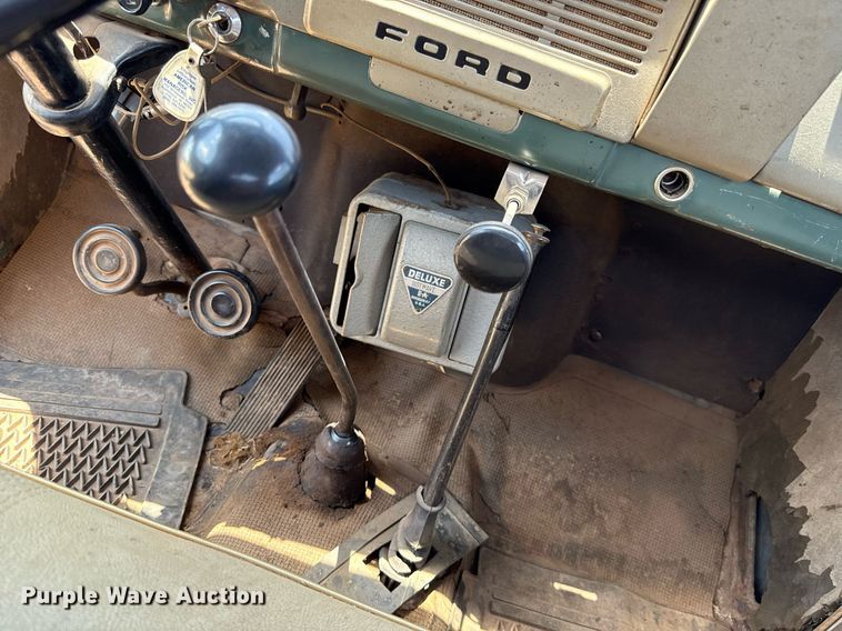 image for item DW5121 1952 Ford F40 dump flatbed truck