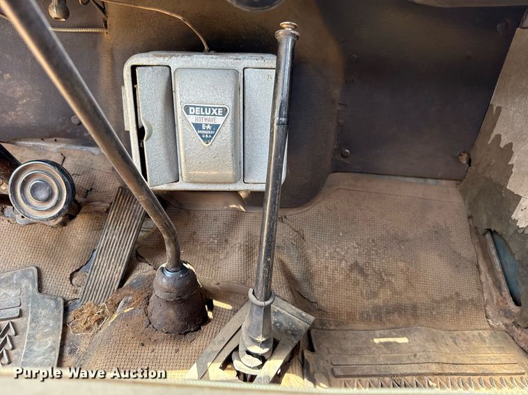 image for item DW5121 1952 Ford F40 dump flatbed truck