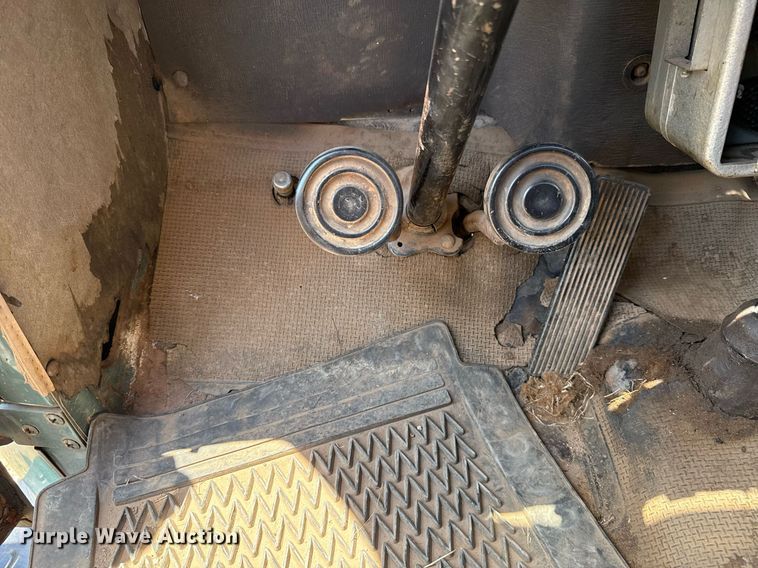 image for item DW5121 1952 Ford F40 dump flatbed truck